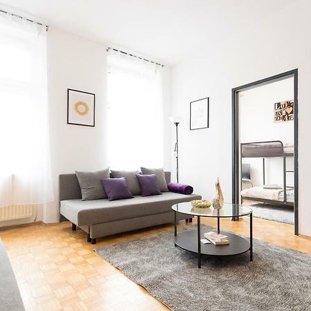 Lovely Two Level Apartment For Families Wina Bagian luar foto