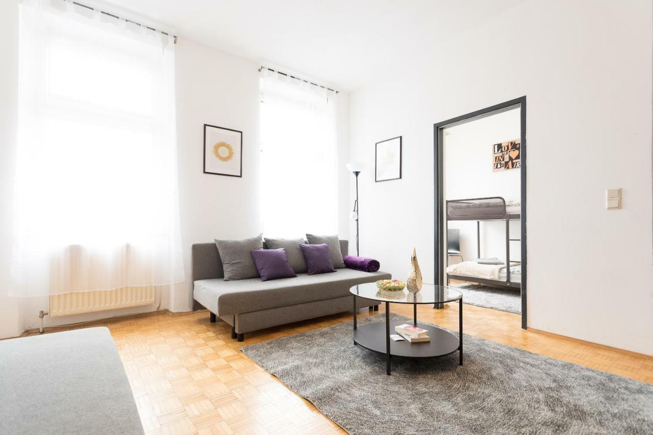 Lovely Two Level Apartment For Families Wina Bagian luar foto