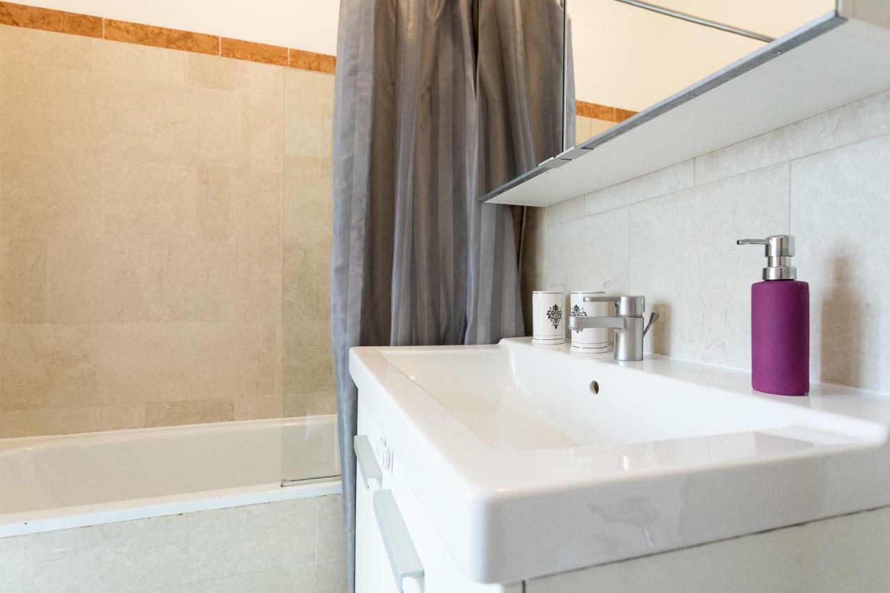 Lovely Two Level Apartment For Families Wina Bagian luar foto