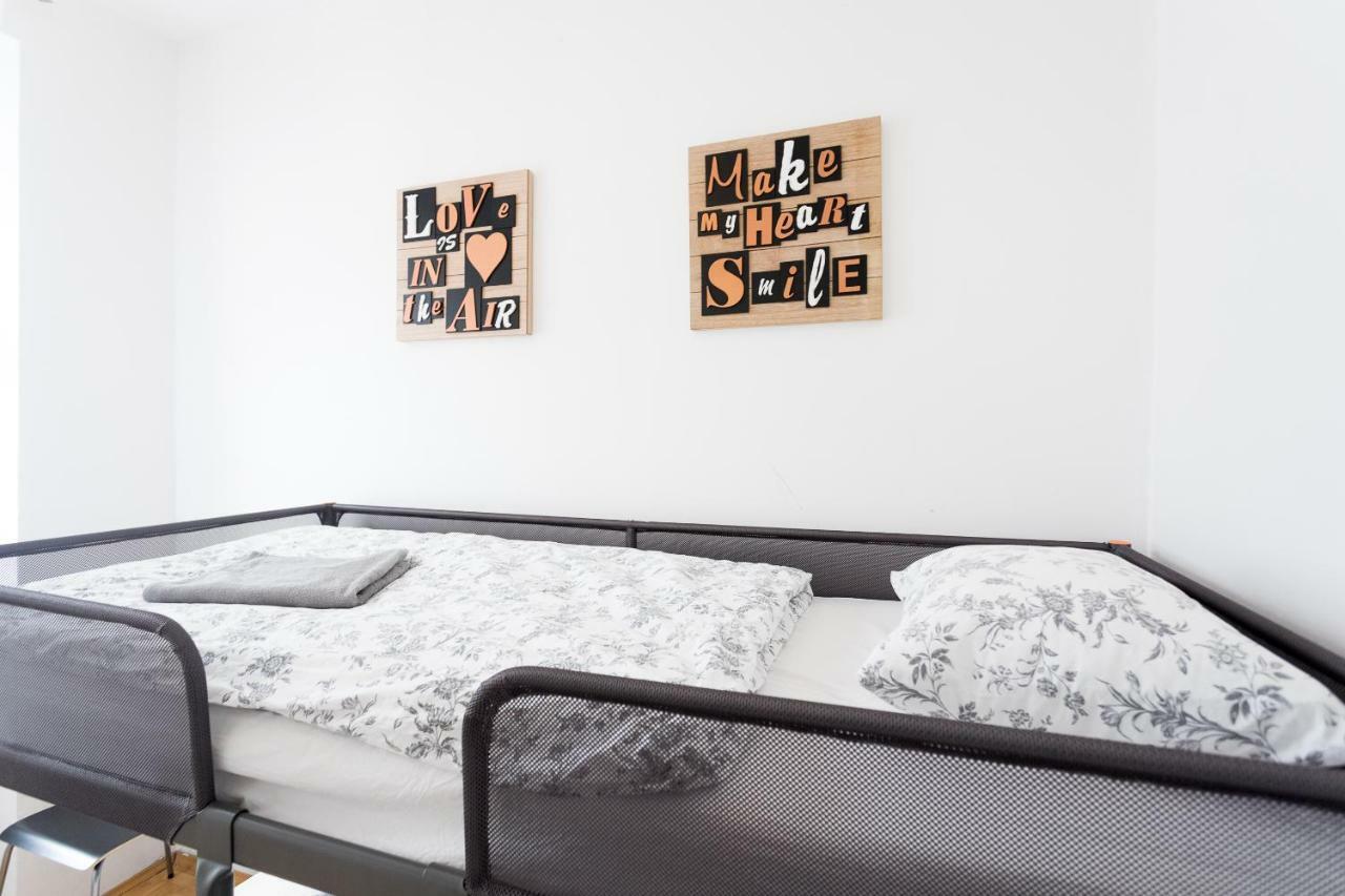 Lovely Two Level Apartment For Families Wina Bagian luar foto