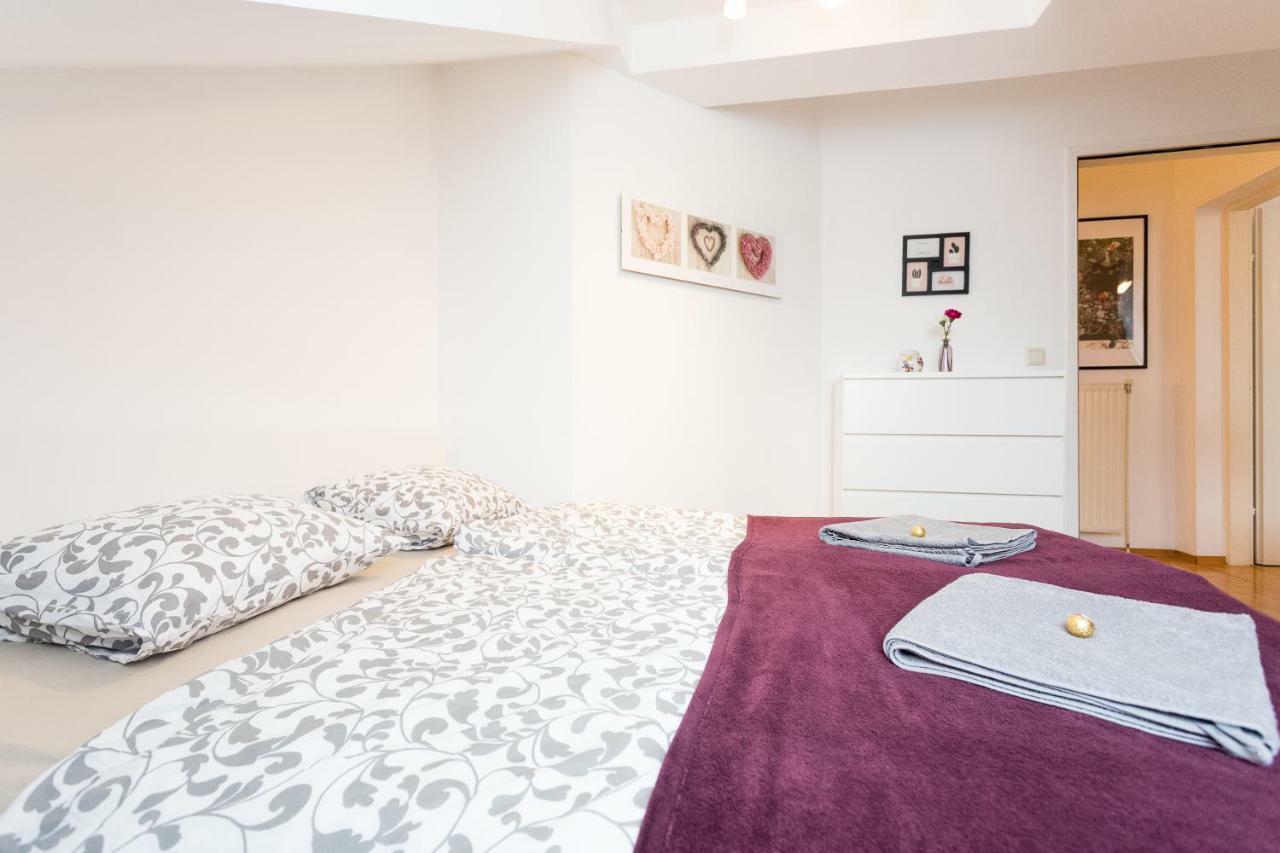 Lovely Two Level Apartment For Families Wina Bagian luar foto