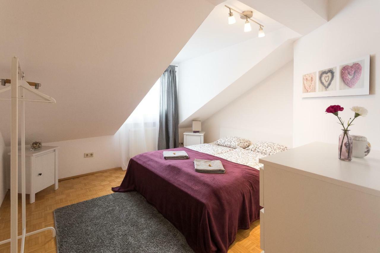 Lovely Two Level Apartment For Families Wina Bagian luar foto