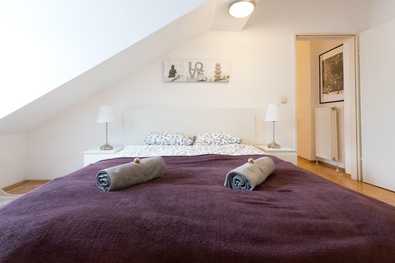 Lovely Two Level Apartment For Families Wina Bagian luar foto