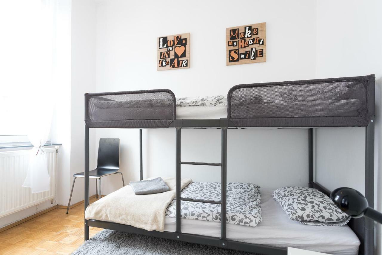Lovely Two Level Apartment For Families Wina Bagian luar foto