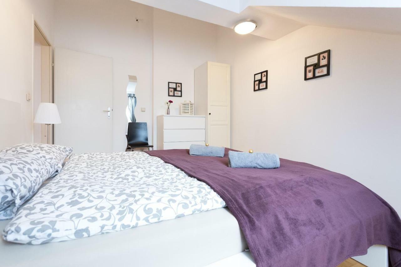 Lovely Two Level Apartment For Families Wina Bagian luar foto